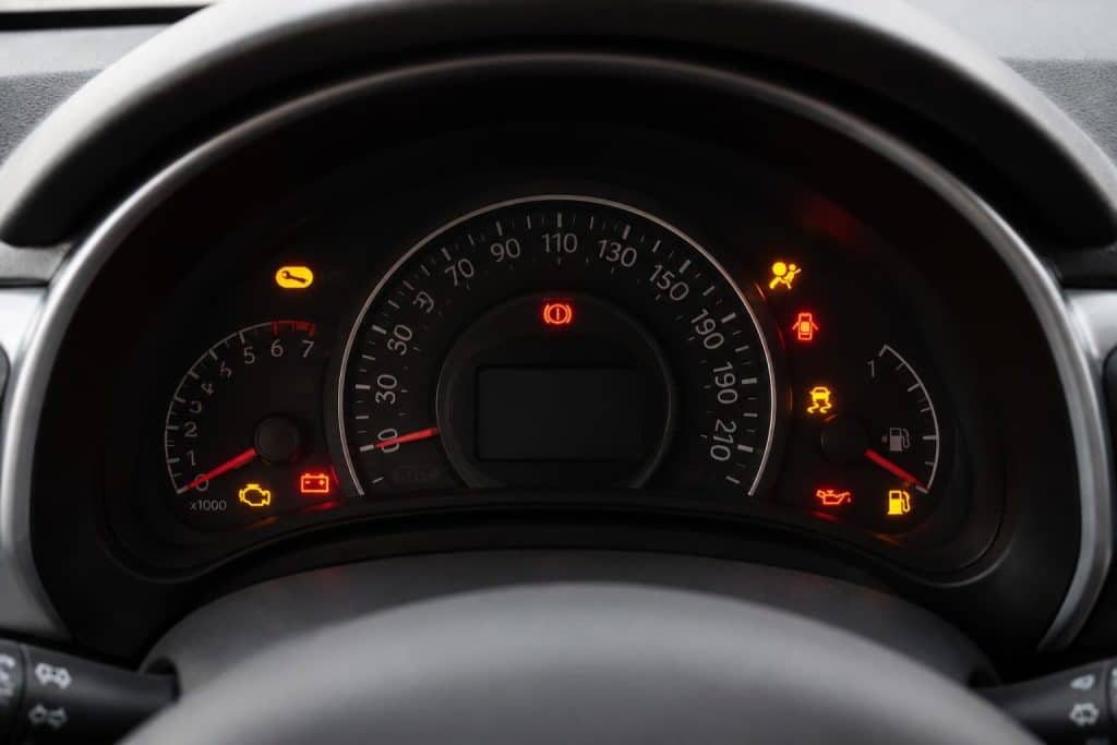 découvrez la signification des voyants du tableau de bord de votre twingo 3 et trouvez des solutions rapides pour assurer votre sécurité et le bon fonctionnement de votre véhicule.