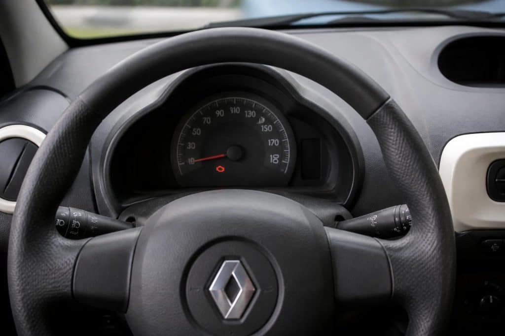 découvrez la signification des voyants sur votre twingo 2 et trouvez des solutions rapides pour résoudre les problèmes courants. guide pratique et conseils essentiels.
