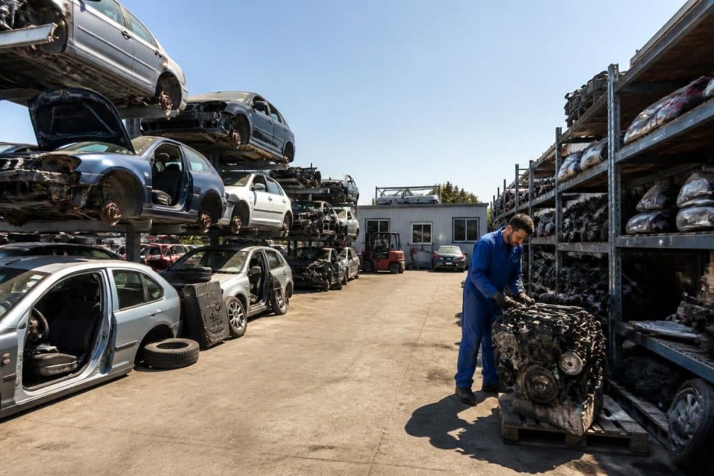 casse auto à perpignan spécialisée dans la vente de pièces détachées et le rachat de véhicules toutes marques. trouvez facilement les pièces qu'il vous faut ou vendez votre voiture rapidement.