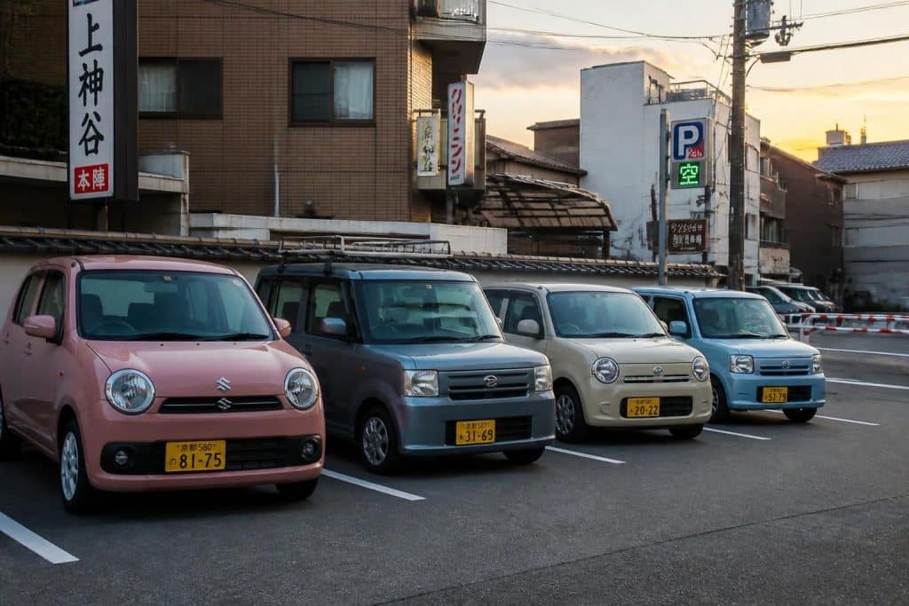 découvrez tout sur les kei cars, ces petites voitures japonaises compactes alliant économie, praticité et design unique. guide complet pour bien les connaître.