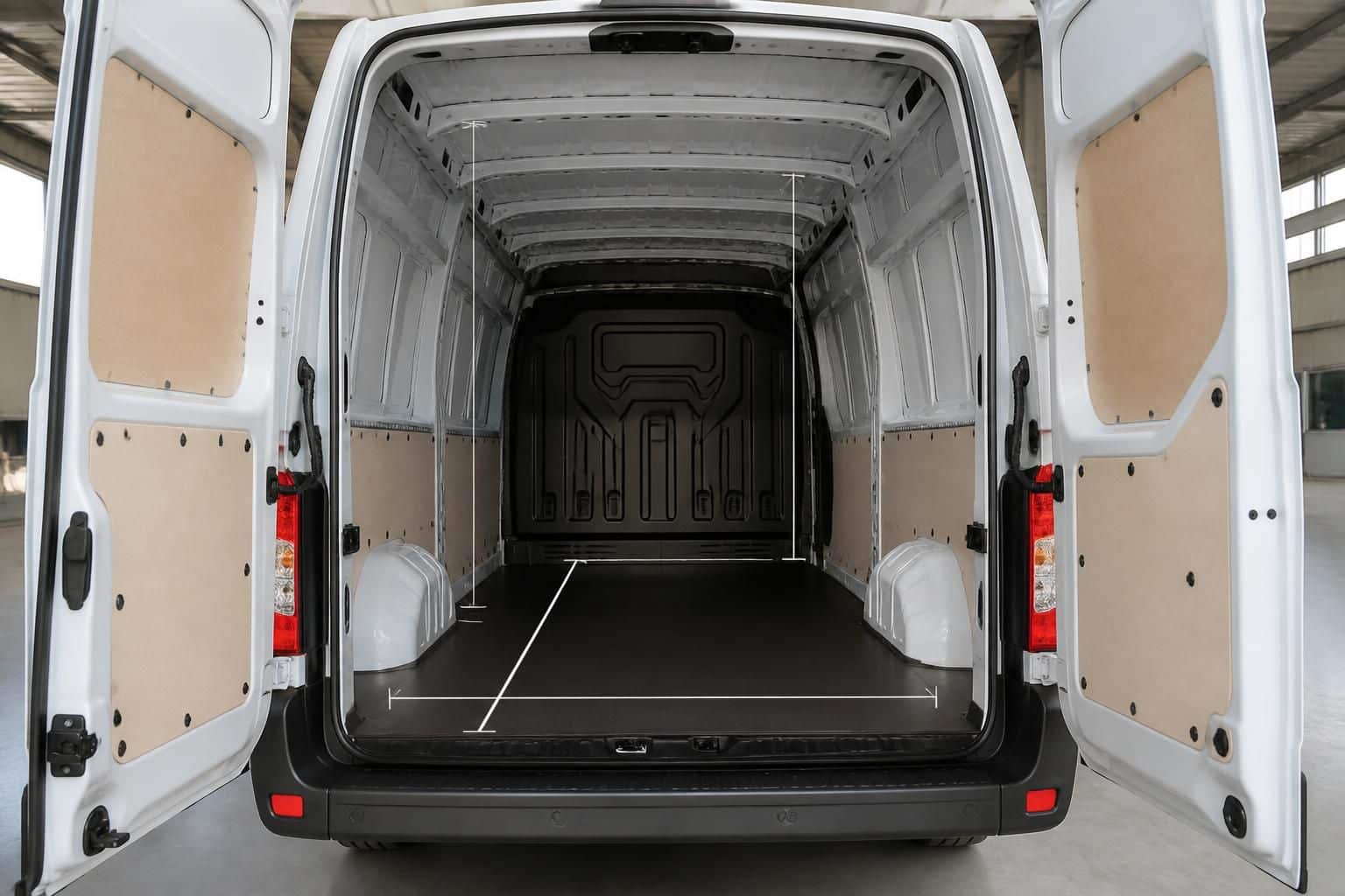 découvrez les dimensions intérieures du renault master l2h2 : longueur, largeur et hauteur utiles pour optimiser l'espace de votre utilitaire.
